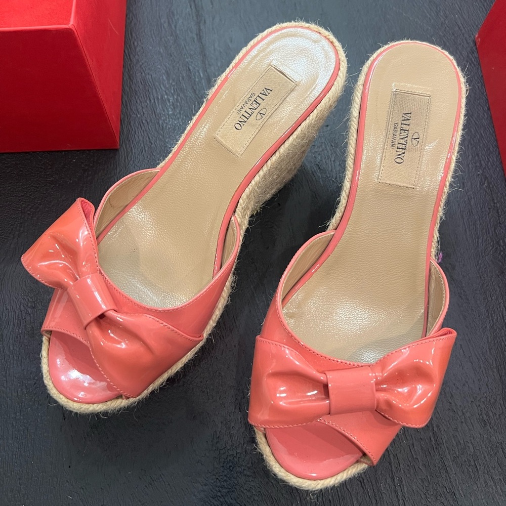 Super cute heeled pink Valentino sandals